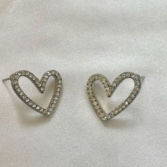 Rhinestone heart post earrings - Picture 2 of 9